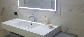 Come scegliere uno specchio per il tuo arredo bagno